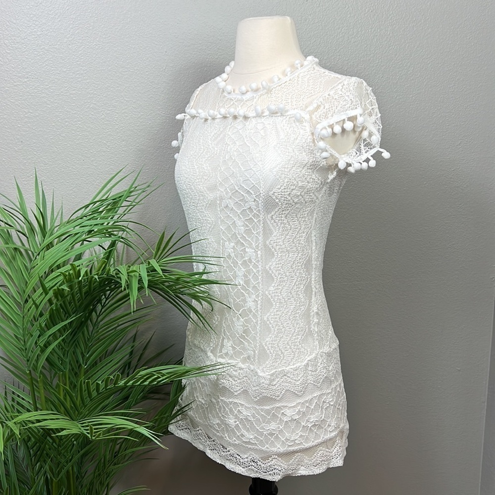 Nwt Boho Beach Hut Coverup White Lace Pom Small — image 2 of 7